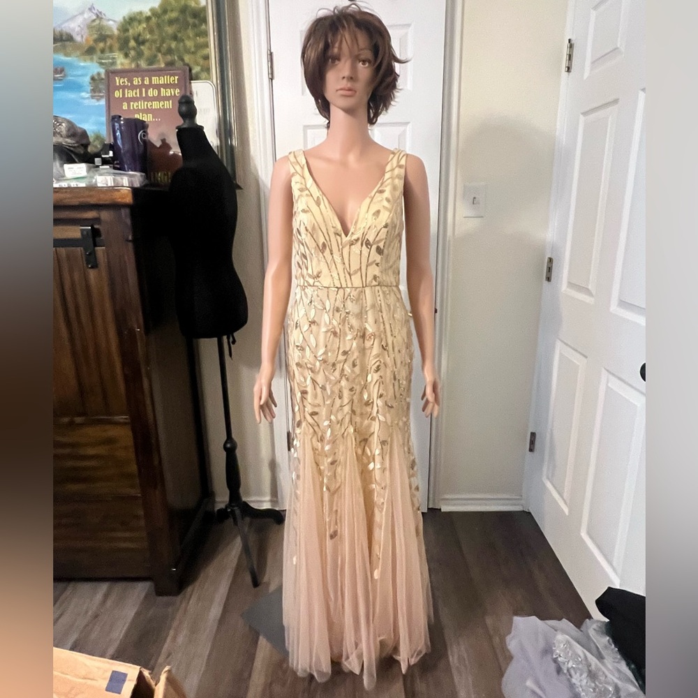 Elegant Gold Sequin V-Neck Evening Gown